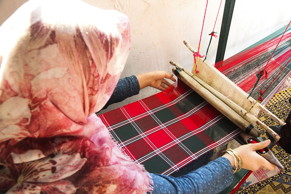 پارچه‌بافی از ظرفیت‌های مهم روستای عزیزآباد استان گلستان